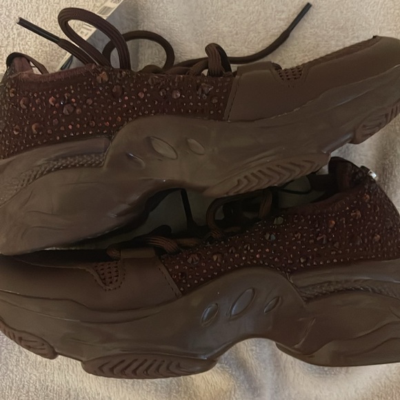 NWT Steve Madden sneakers - Picture 4 of 6